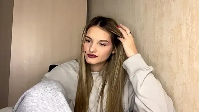 EmllyLighty on StripChat