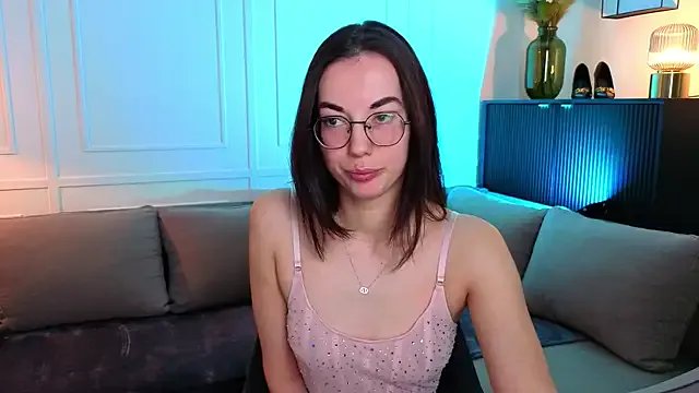 EmmaJacson on StripChat 