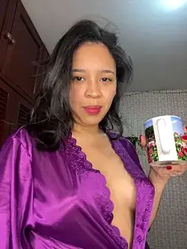 Esmerald_1111 on StripChat 