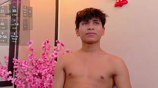 Ethan_Westt on StripChat