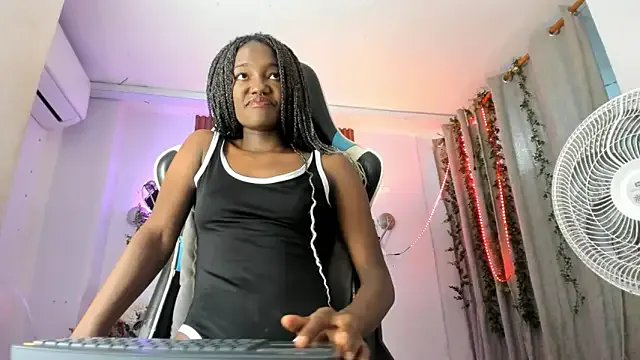 Evaa_18 on StripChat