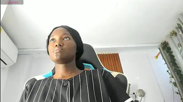 Evaa_18 on StripChat