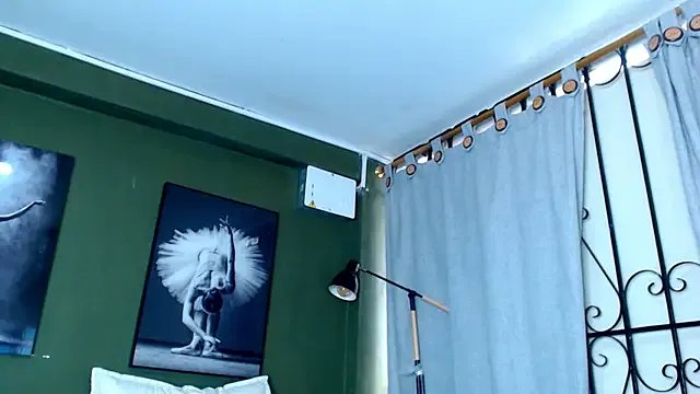 Evaa_18 on StripChat