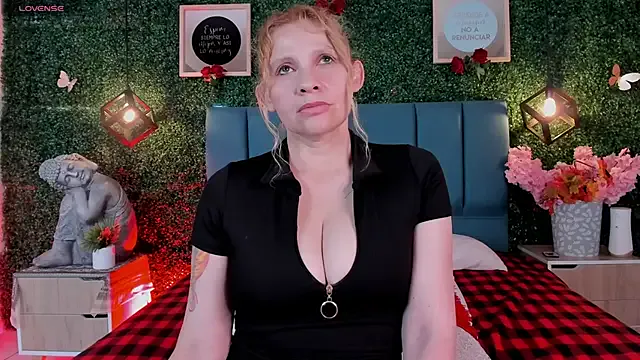 Evangelyne_rose on StripChat