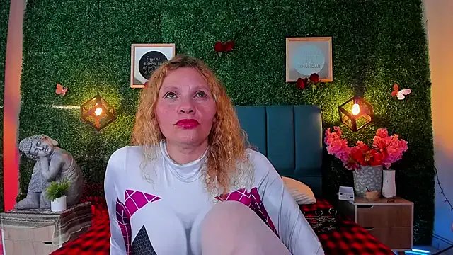 Evangelyne_rose on StripChat