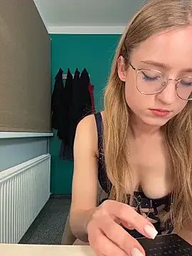 EveLunny on StripChat 