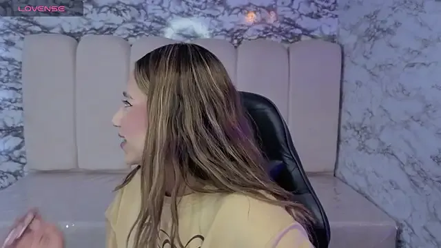 Evy_Luxx_v on StripChat