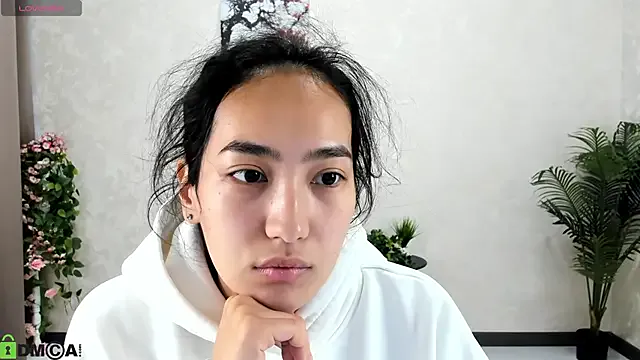 FlirtyAura on StripChat