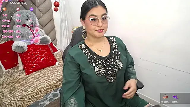 heluejamil on StripChat