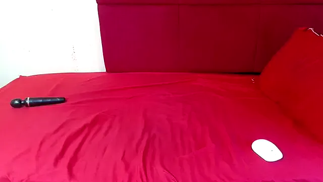 HugeTitisxx on StripChat