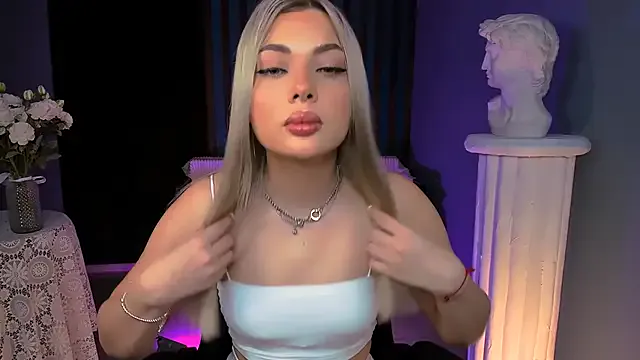 HyileyClark on StripChat