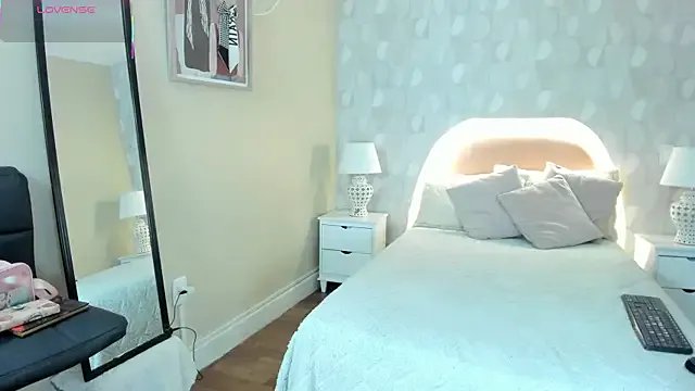 isabella_milf_ on StripChat