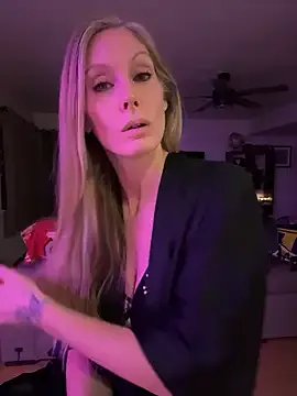 ItsDanniG on StripChat