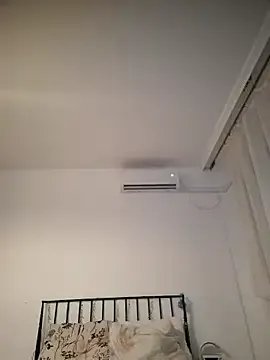 Jassiundich2 on StripChat 