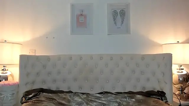 JessicaJames23 — Naked tease ;)