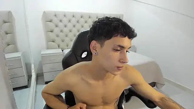 JhoanLeandro on StripChat