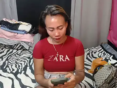 joanpetite on StripChat