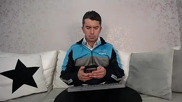 JuanKFit_45 on StripChat