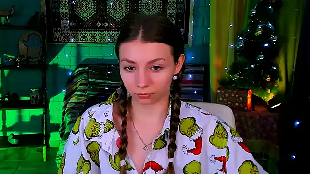 JulieDaniel on StripChat