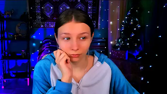 JulieDaniel on StripChat