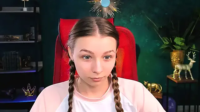 JulieDaniel on StripChat