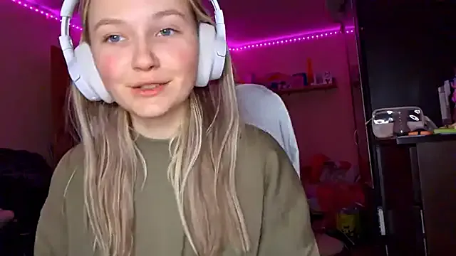 KarinRobertson on StripChat