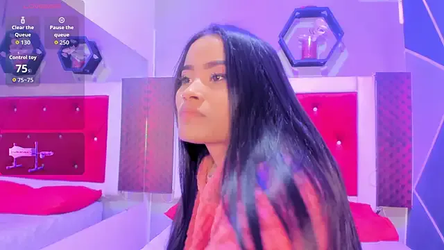 Karoll014 on StripChat