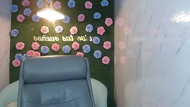 Kimberly23_a on StripChat