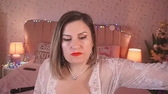 KiraRoxx on StripChat