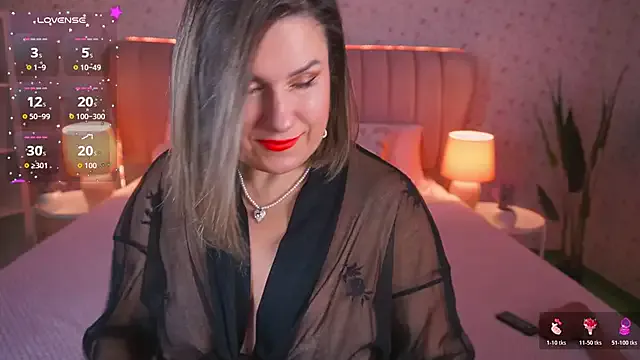 KiraRoxx on StripChat