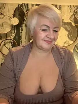 Laura_Millf on StripChat