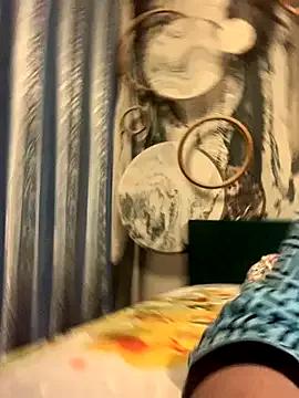 Laura_Millf on StripChat