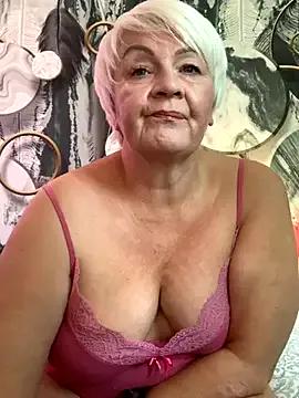 Laura_Millf on StripChat