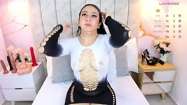 LauraSmith-01 on StripChat