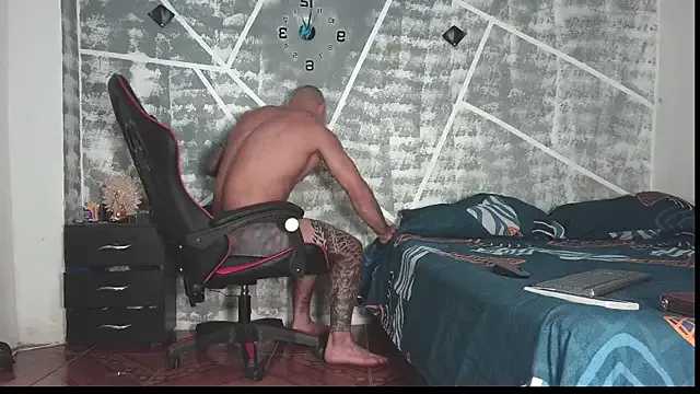 leonidas_18k on StripChat