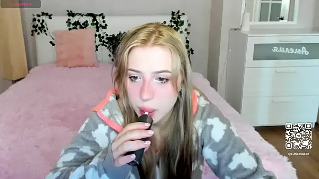 LightStar_18 on StripChat