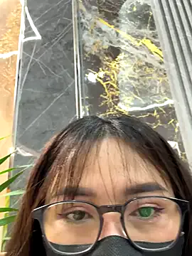 Linh_2004 on StripChat