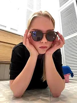 Little_Forest_ELF — Let's just chill at home)