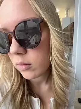 Little_Forest_ELF on StripChat 