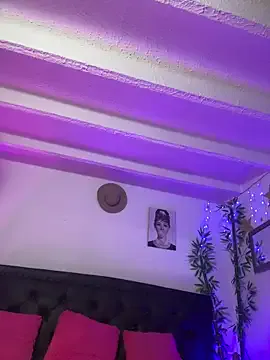 lonely_shewolf on StripChat