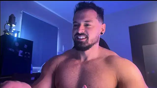 Lucasfit24 — jerk juicy cock and flash ass near cam