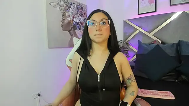 lucy_neil on StripChat