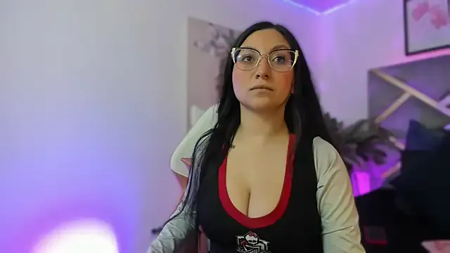 lucy_neil on StripChat