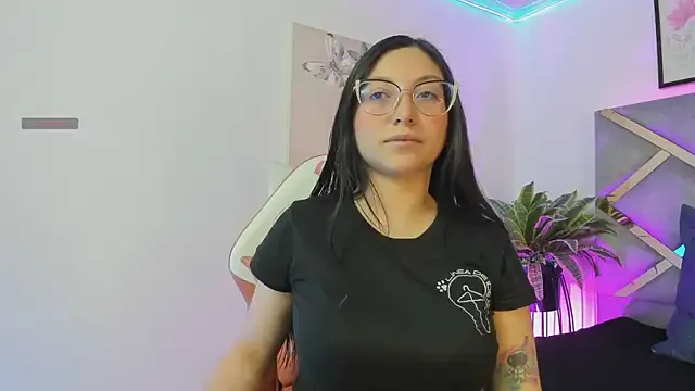 lucy_neil on StripChat