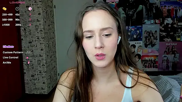 LucyRose3 on StripChat