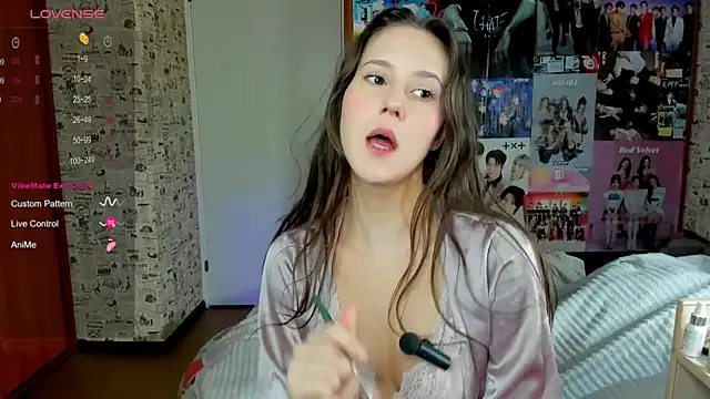 LucyRose3 on StripChat