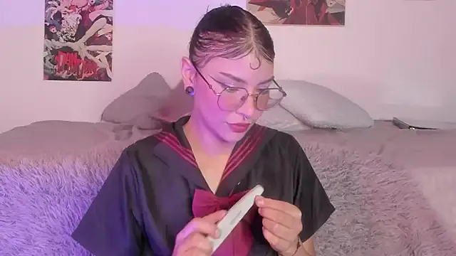 Luna-Chann on StripChat