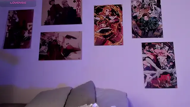 Luna-Chann on StripChat