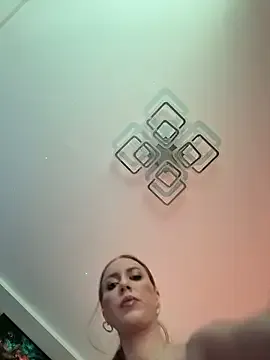 LunaAlya on StripChat