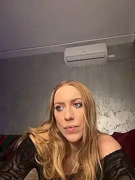 LunaAlya on StripChat